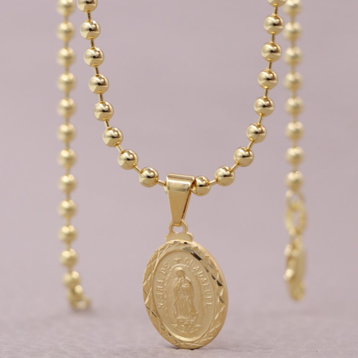 GENERICO - Conjunto Cadena tejido militar y colgante virgen guadalupe en oro laminado 18k
