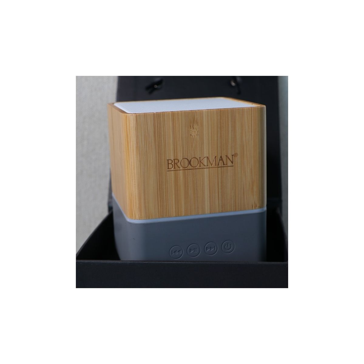 BROOKMAN - Parlante Bluetooth V53 con caja negra y batería 1200mAh