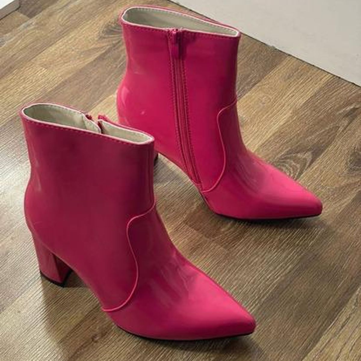 CC - Botines Charol Con Taco De 7cms Punta Fina