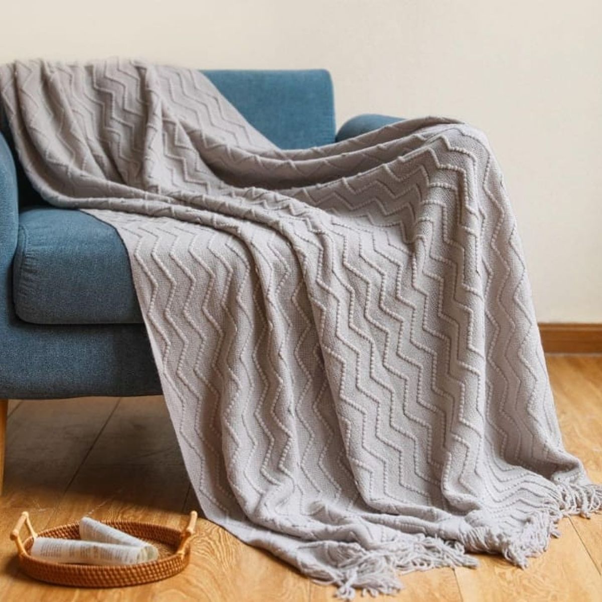 GENERICO - MANTA DECORATIVA GRIS PATRON DE ZIGZAG CON FLECOS 180X130CM CSAMIO
