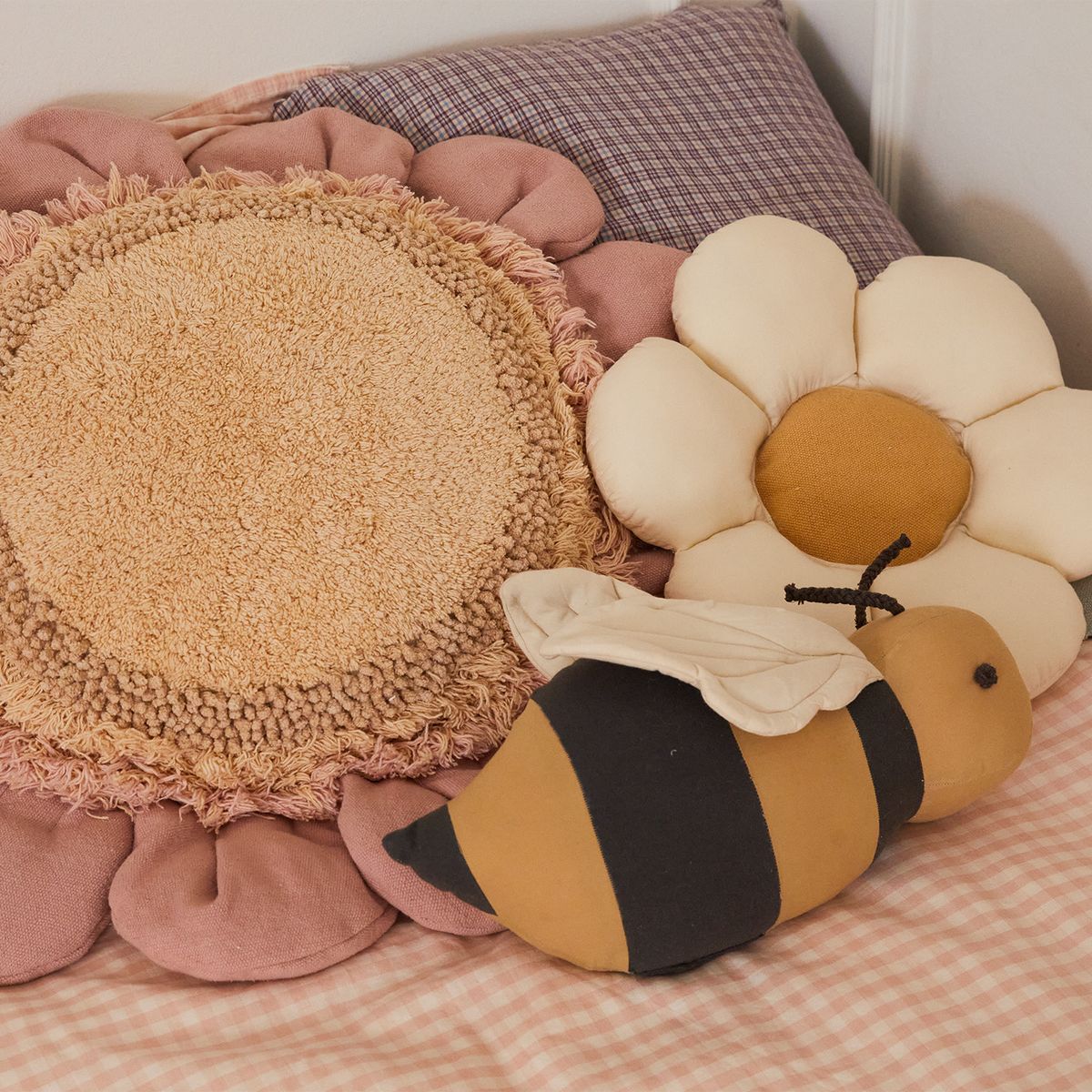 LORENA CANALS - Cojín Buzzy Bee