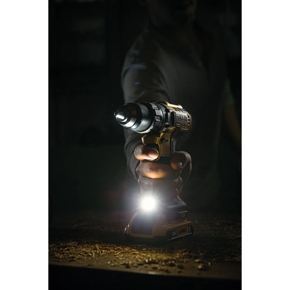 DEWALT - Kit Taladro Percutor 13mm + 2 Baterías Dcd796d2-b2 20v