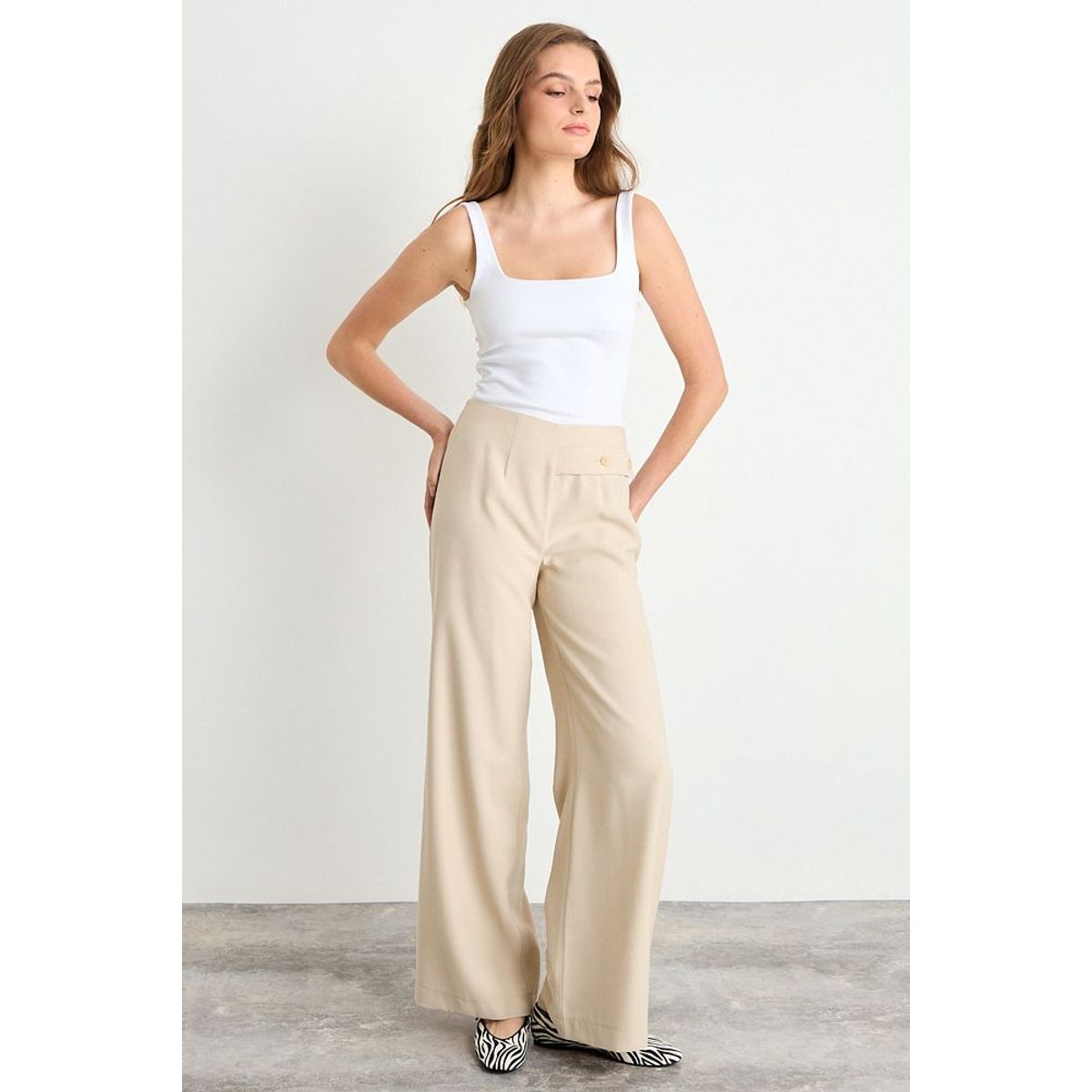 IO - Pantalon Liso Mujer Beige Io