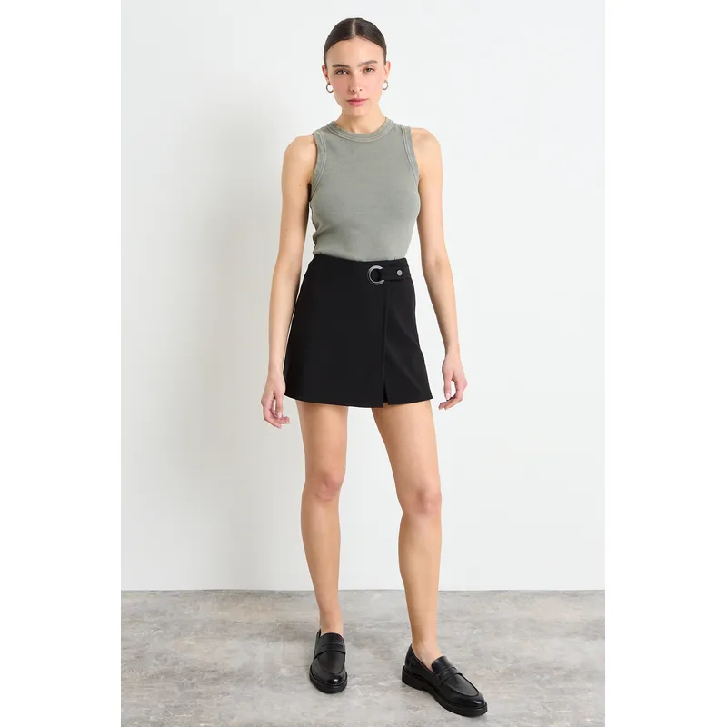 IO - Short Liso Mujer Negro Io