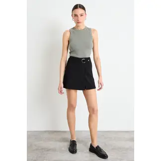 IO - Short Liso Mujer Negro