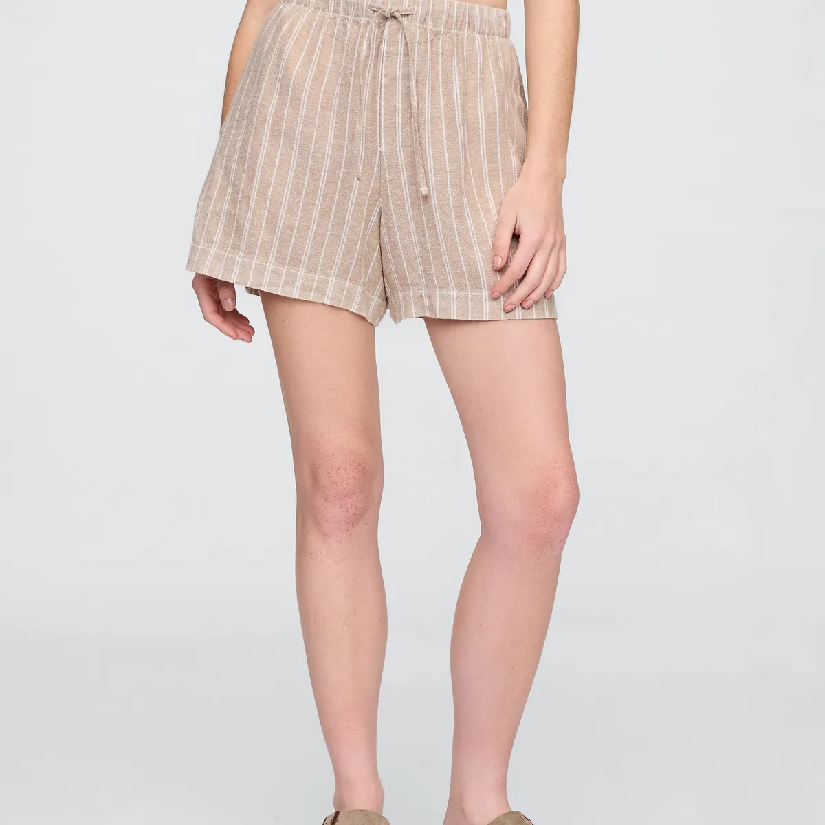 GAP - Short Mujer Gap 4" Lino Striped Beige