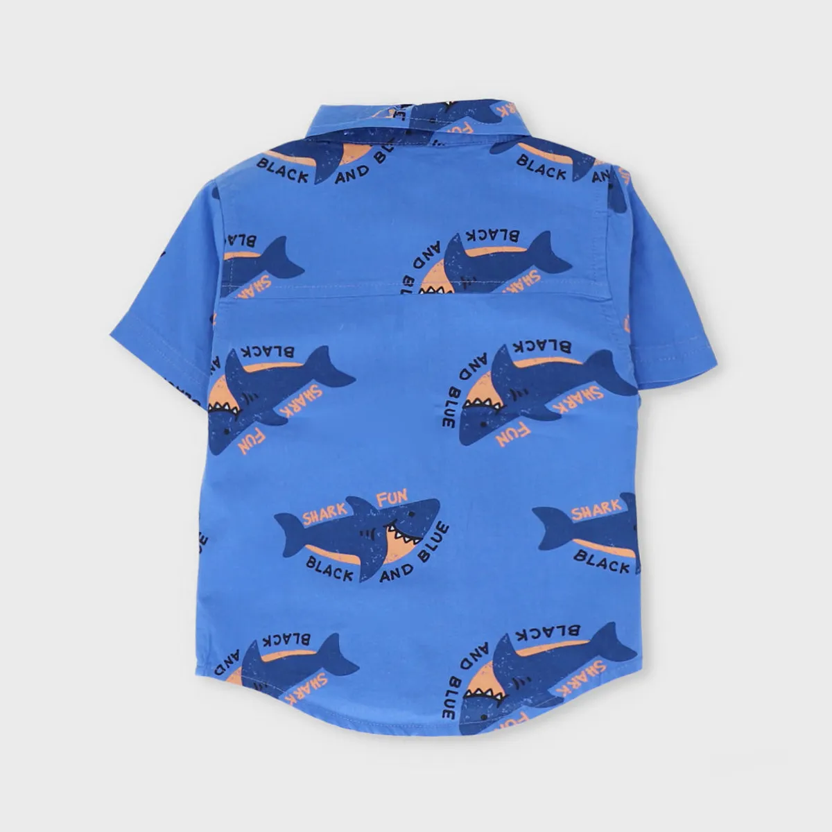 BLACK AND BLUE - Camisa manga corta bebé con tiburones azul Black and Blue