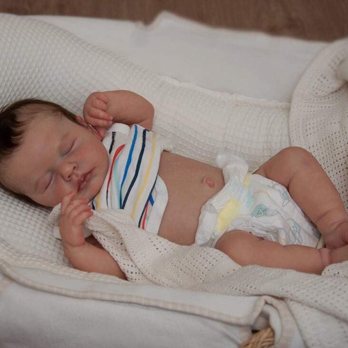 MAMITA Y BEBE - Muñeca Bebé Reborn 50cm de Tela con Blusa a Rayas