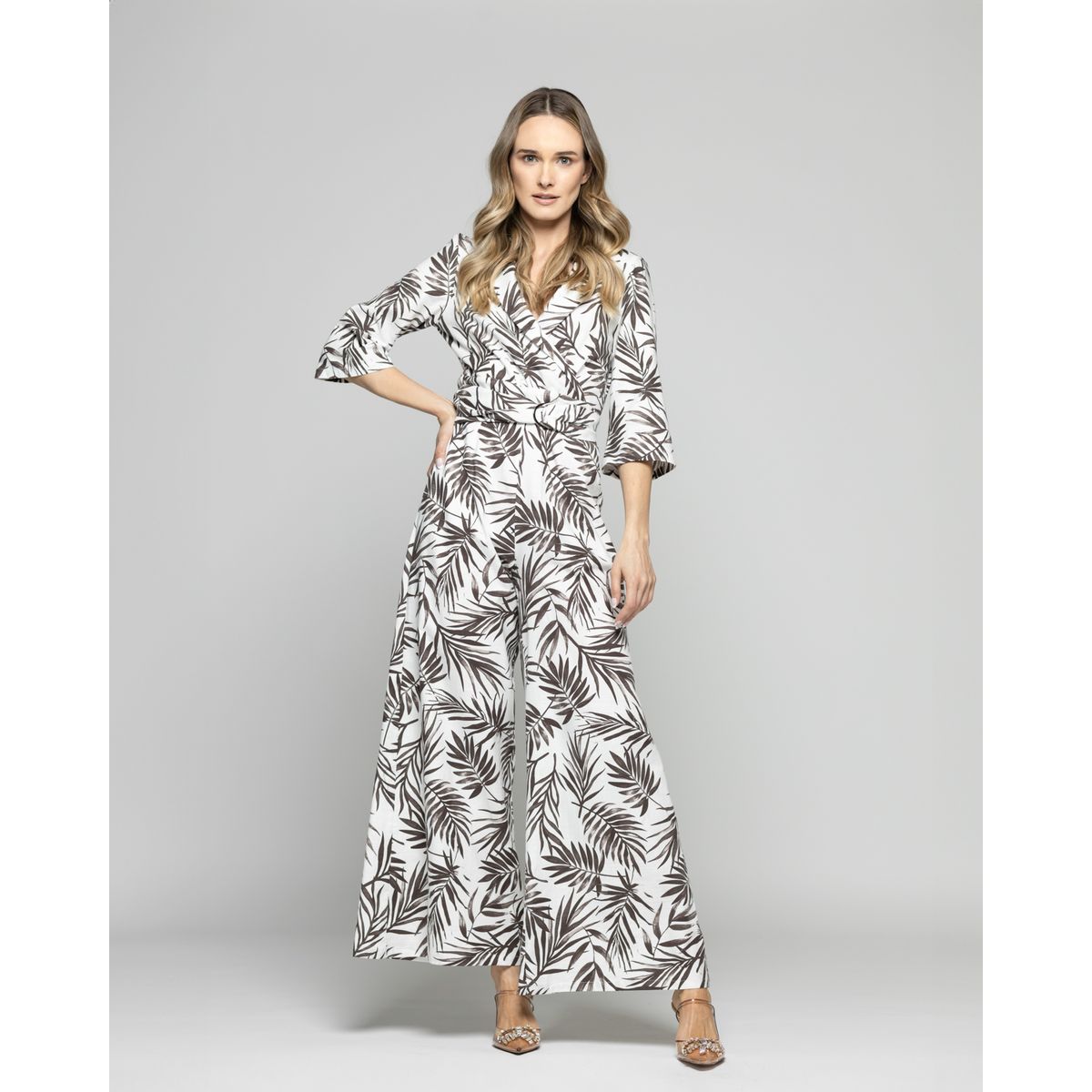 LUDOVICA - Enterito Mujer Amarilis Escote Cruzado Manga 3/4 Estampado Hojas Blanco Y Café Ludovica