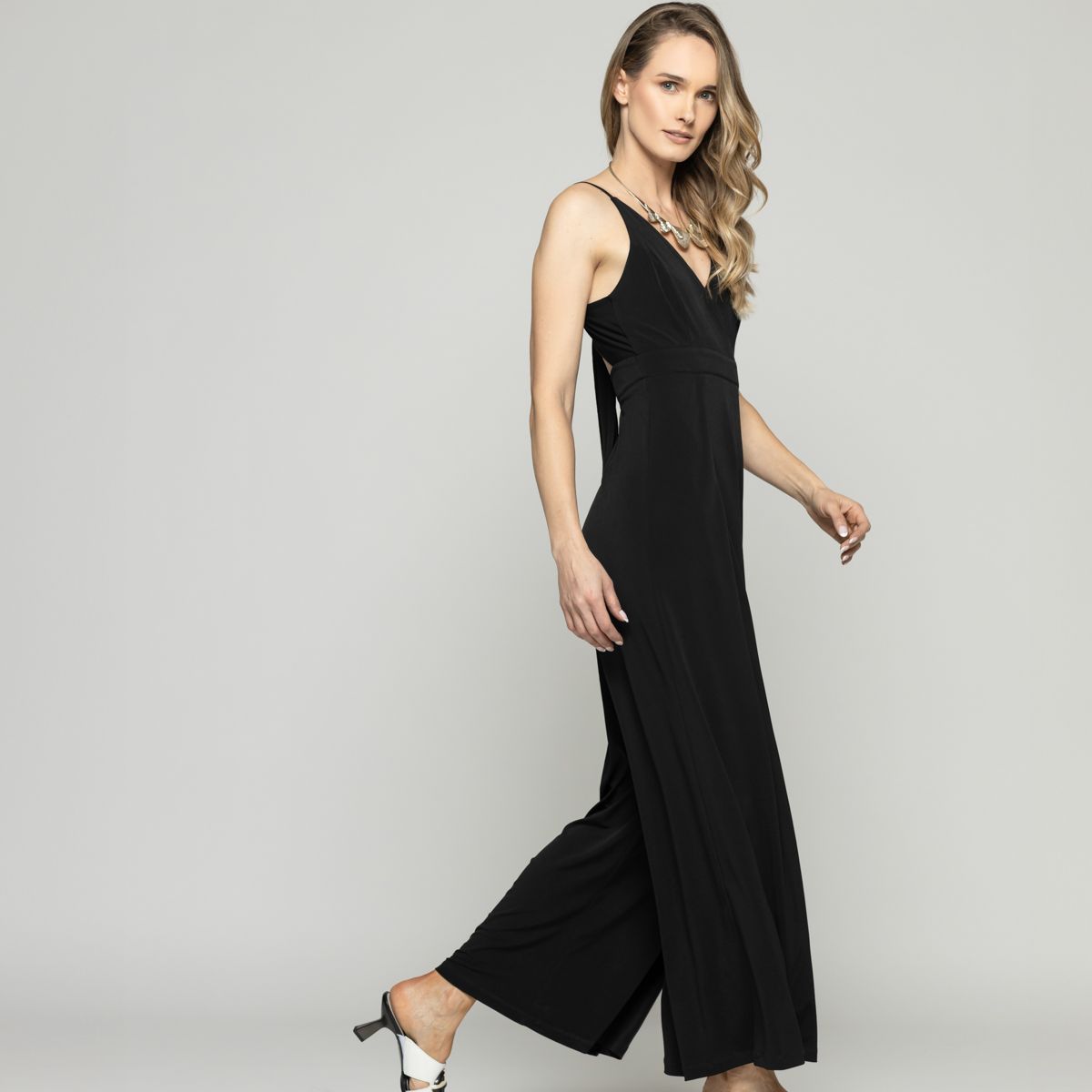 LUDOVICA - Enterito Mujer Azucena Escote V  Con Tirantes Palazzo Negro Ludovica