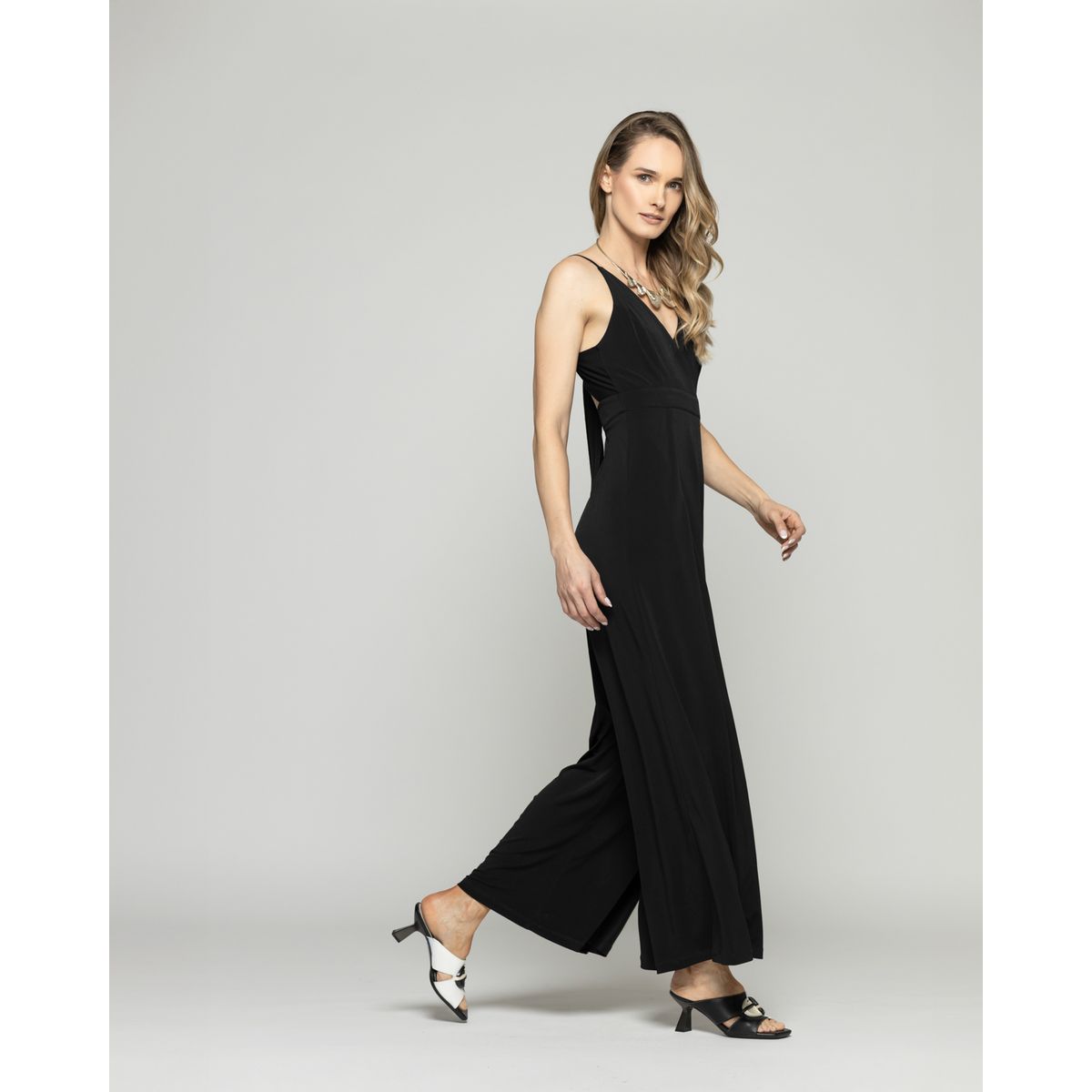 LUDOVICA - Enterito Mujer Azucena Escote V  Con Tirantes Palazzo Negro Ludovica