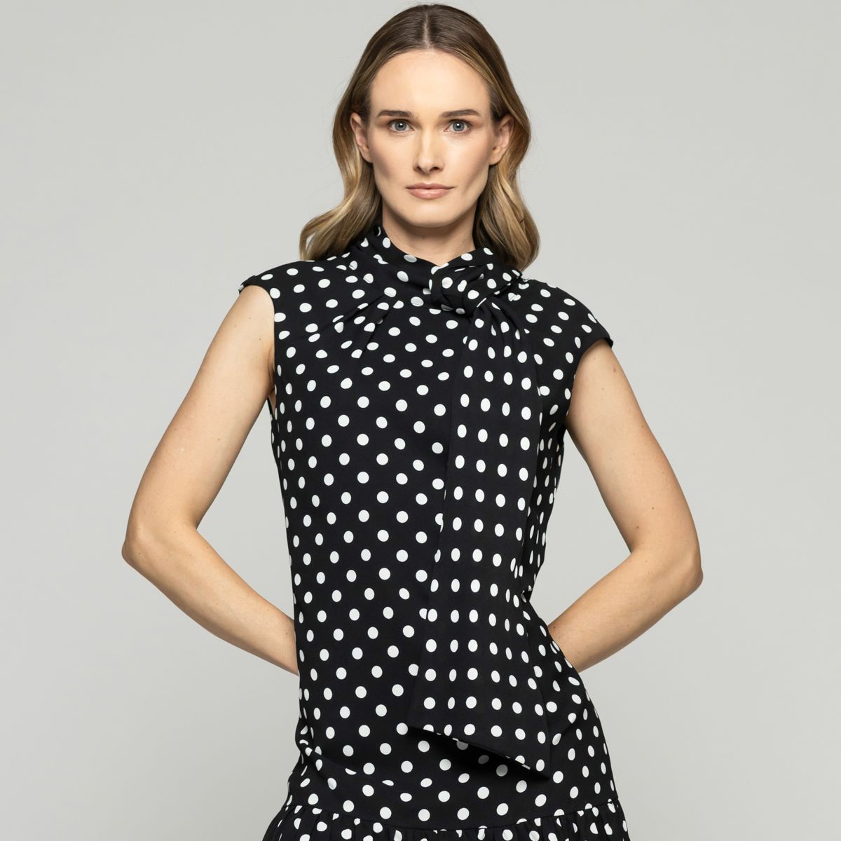 LUDOVICA - Vestido Mujer Geranio Corto Con Lazo Y Lunares Negro Ludovica