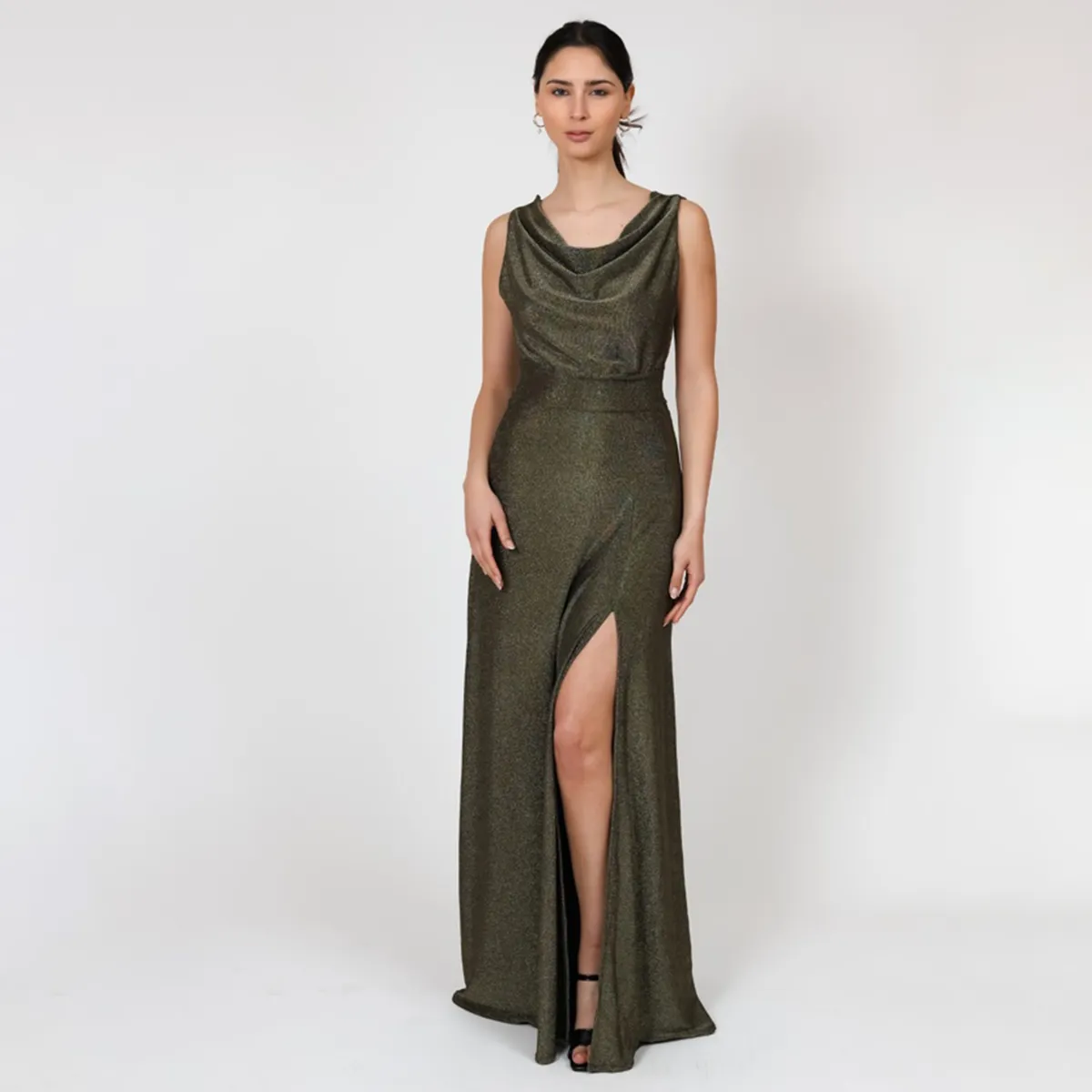 NATALIA SEGUEL - Vestido Drapeado Tajo Negro Dorado Brillos Fiesta  Natalia Seguel