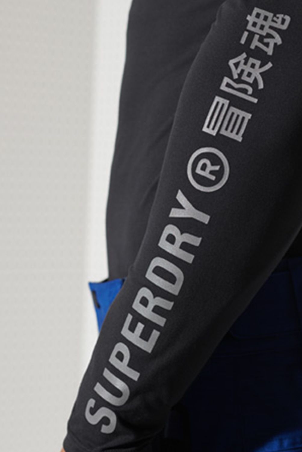 SUPERDRY - Capa Base Con Cuello Redondo Carbon Hombre