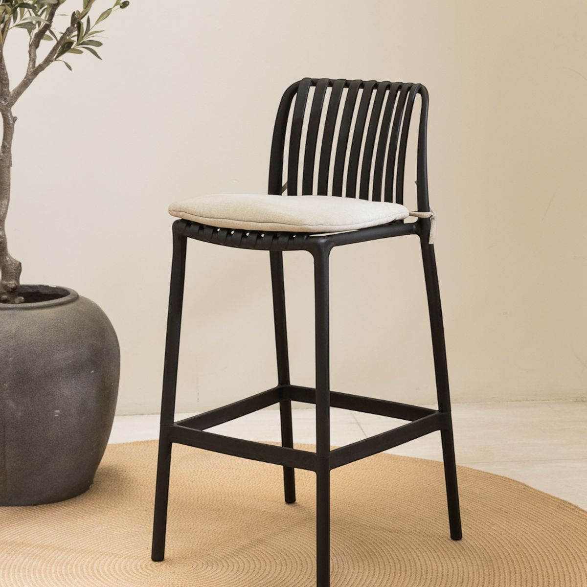 AMOBLE - Taburete Ornela Negro Amoblé