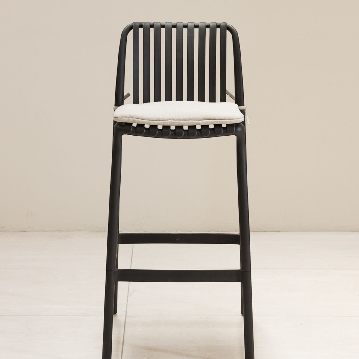 AMOBLE - Taburete Ornela Negro Amoblé