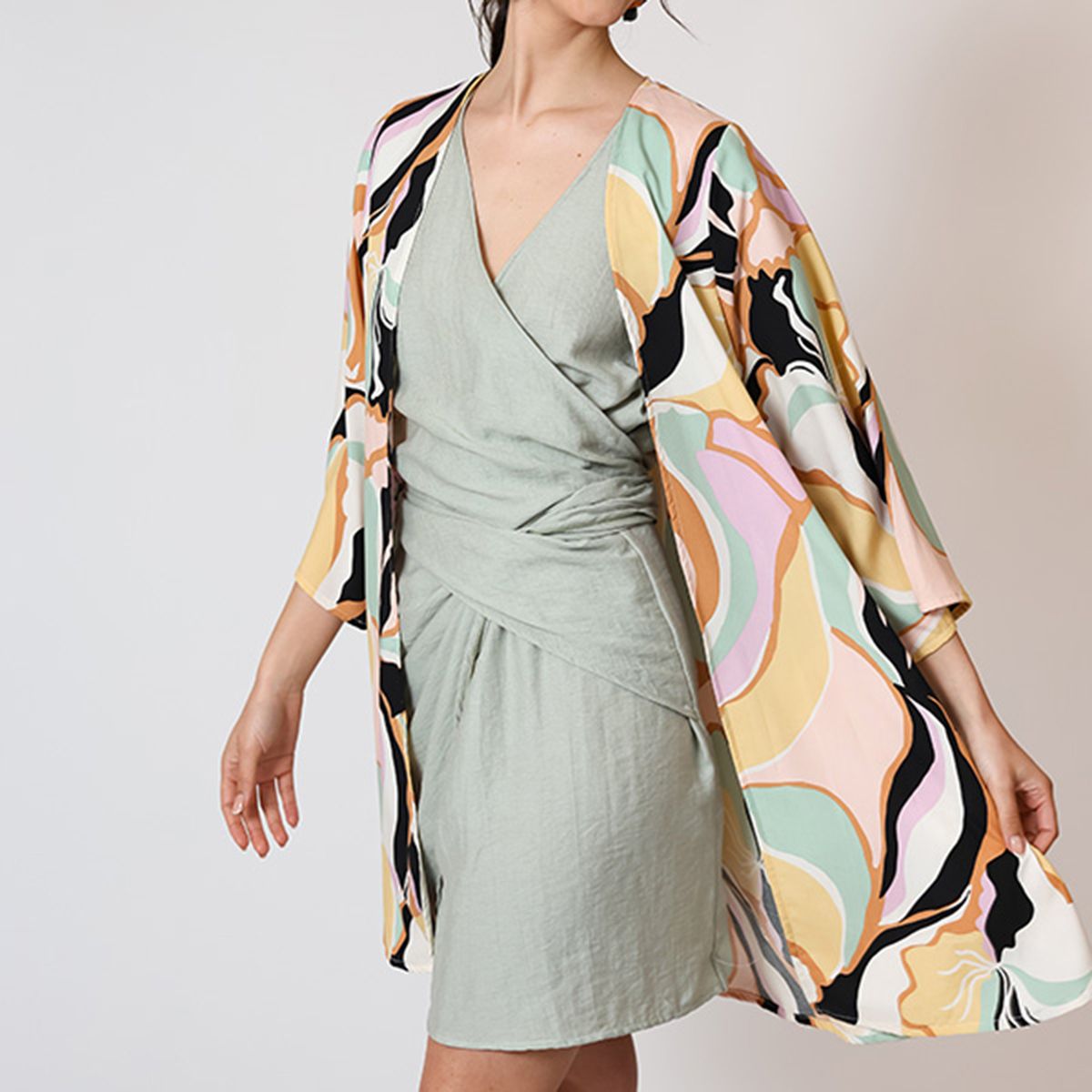 NATALIA SEGUEL - Kimono Corto Hojas Colores Pastel  Natalia Seguel