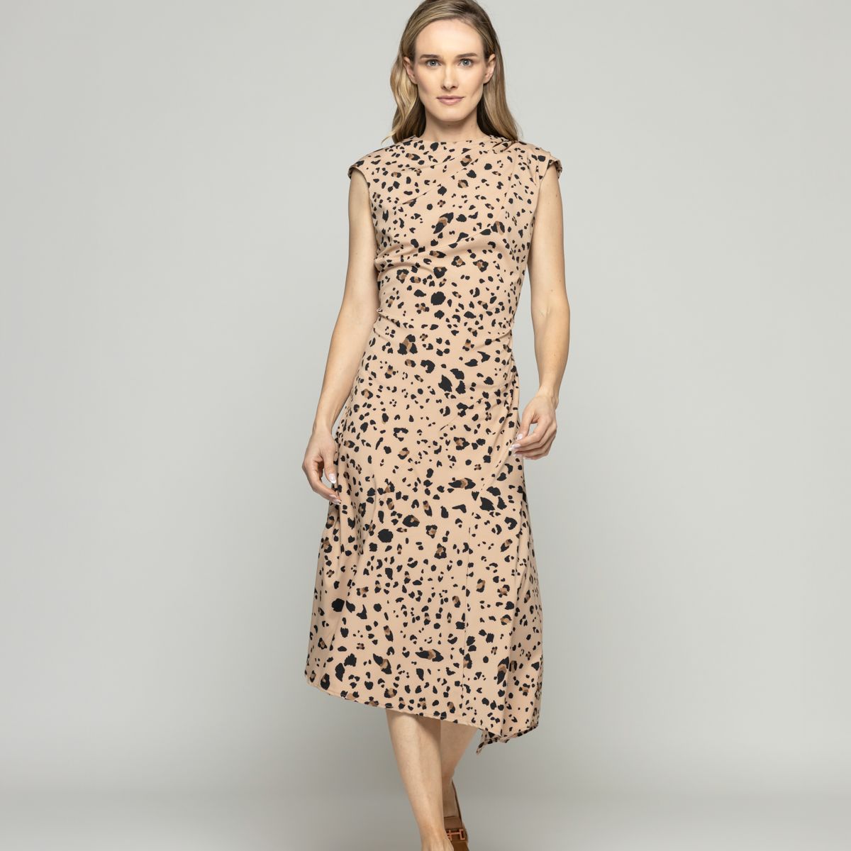 LUDOVICA - Vestido Mujer Yareta Midi Escote Redondo Hombro Drapeado Animal Print Leopardo Café Ludovica