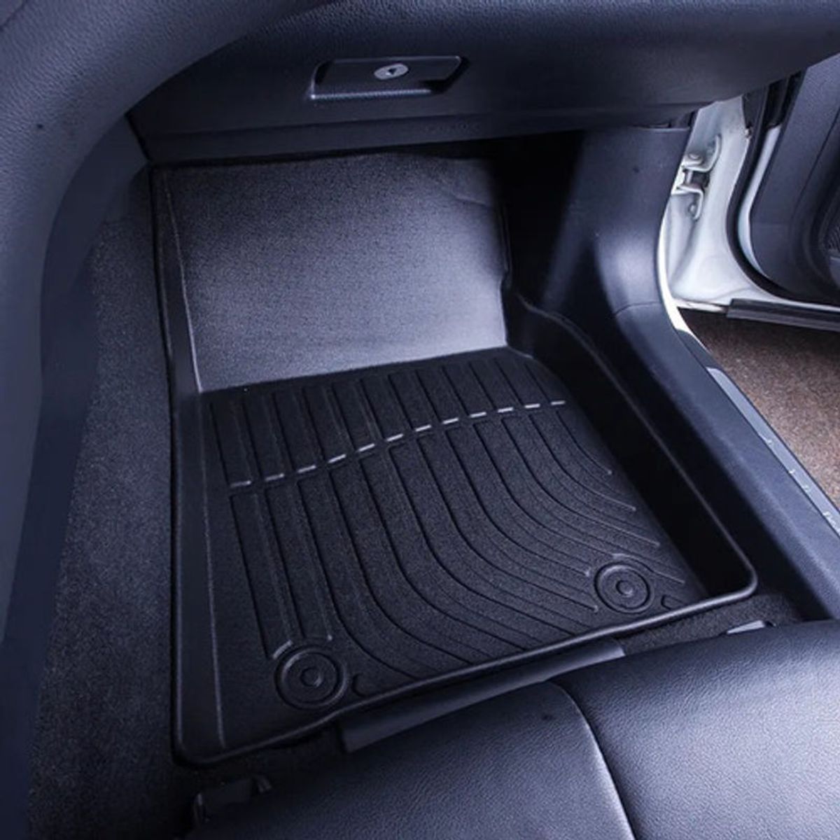 OEM - Kit Pisos Rígidos Calce Perfecto Nissan Navara 2021-2026