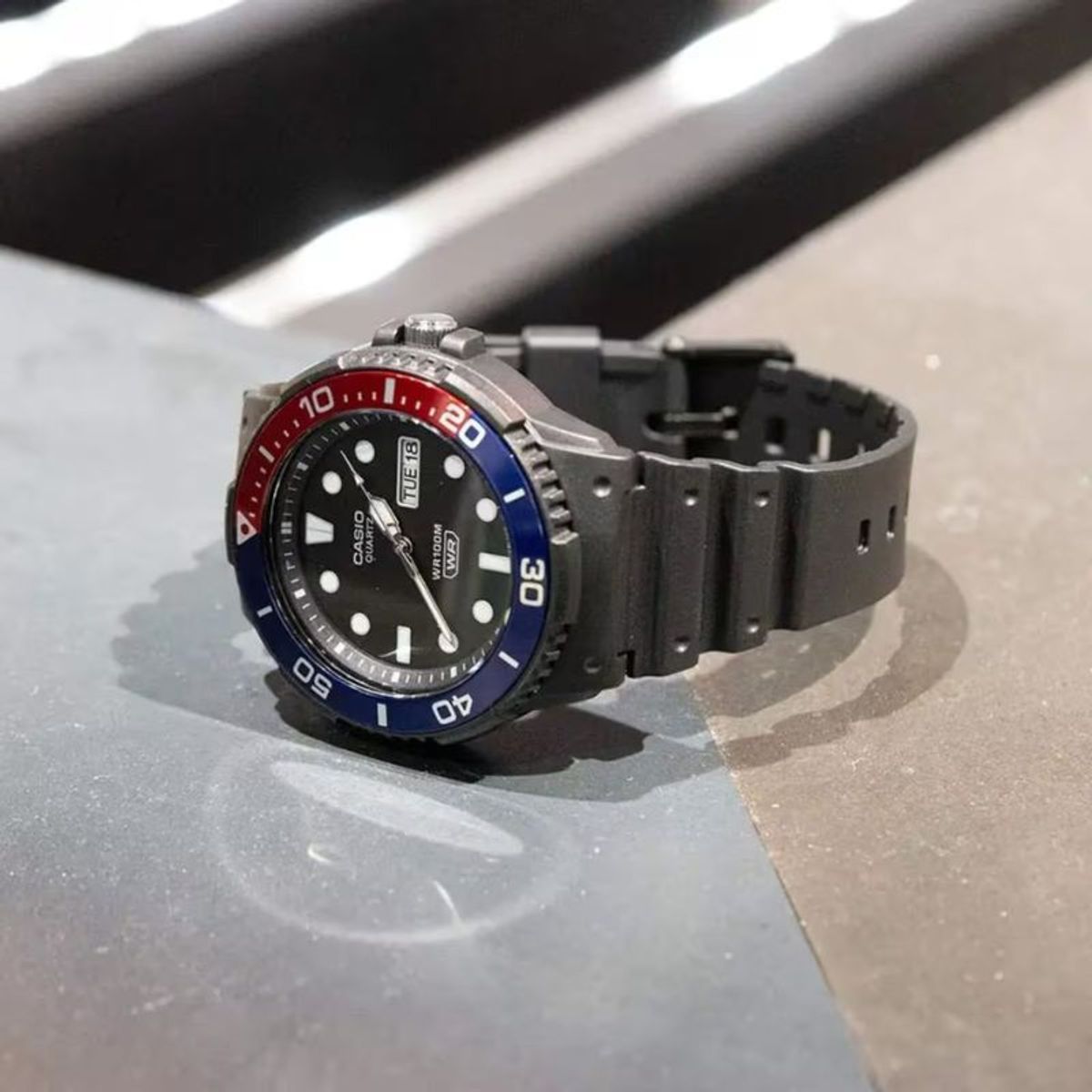 CASIO - Reloj Análogo Casio Hombre MRW-230H-1E2V