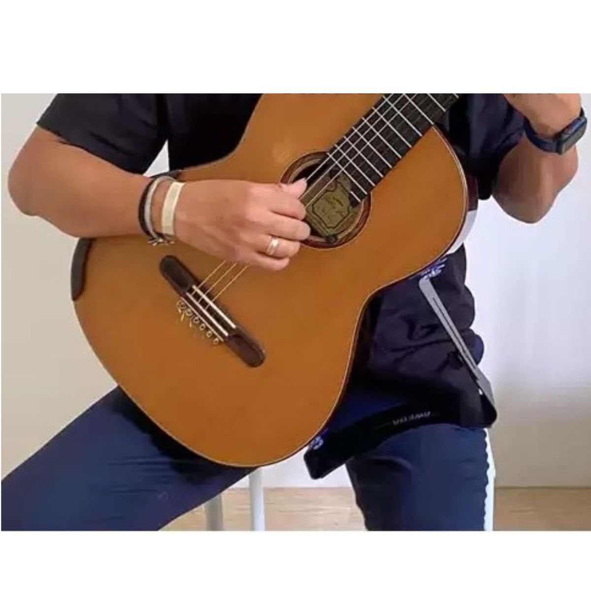 GENERICO - Soporte Elevador De Guitarra Modelo Conservatorio Negro