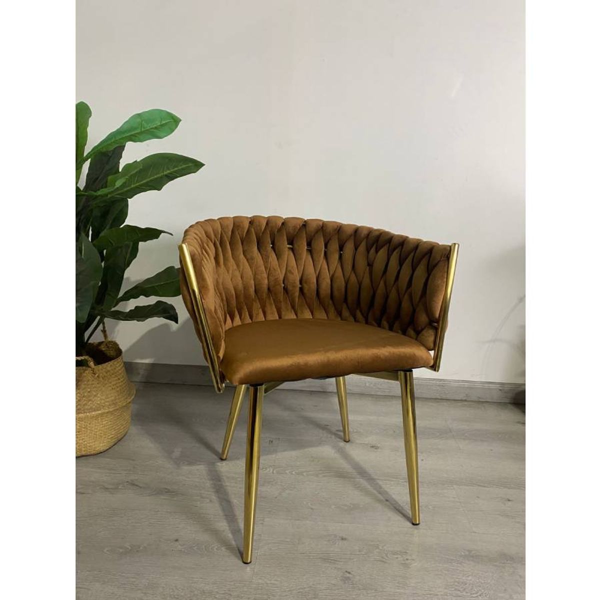 MOAD - Sitial Royal Queen Velvet Gold