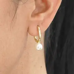 GENERICO - Aros tipo argolla con Perlas shell bañados en oro 18