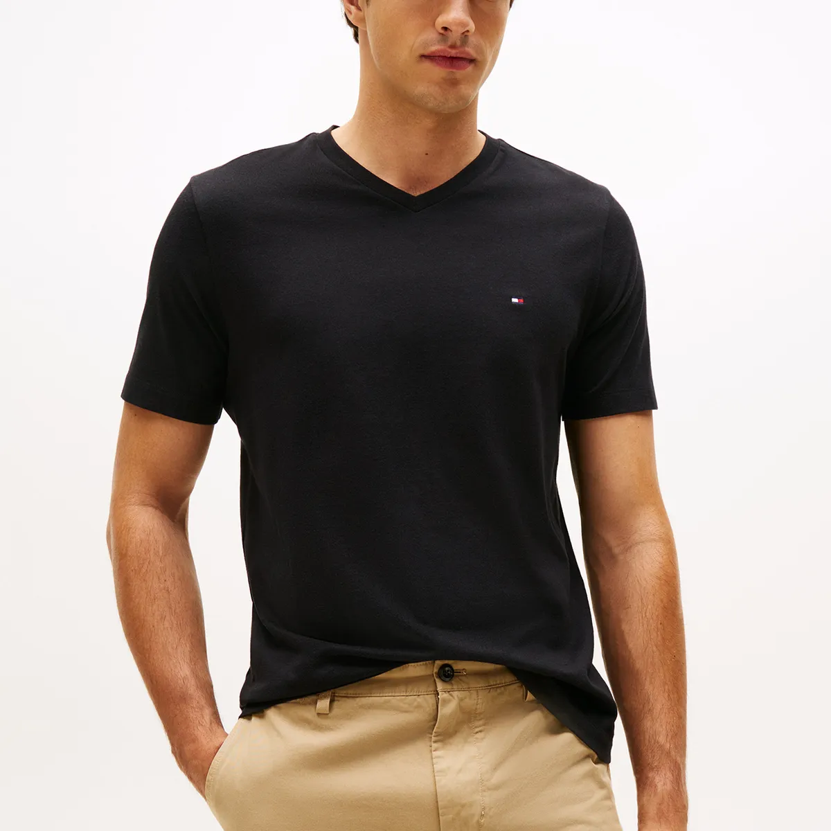 TOMMY HILFIGER - Polera Essential Cotton V-Neck Regular Fit Negro Tommy Hilfiger