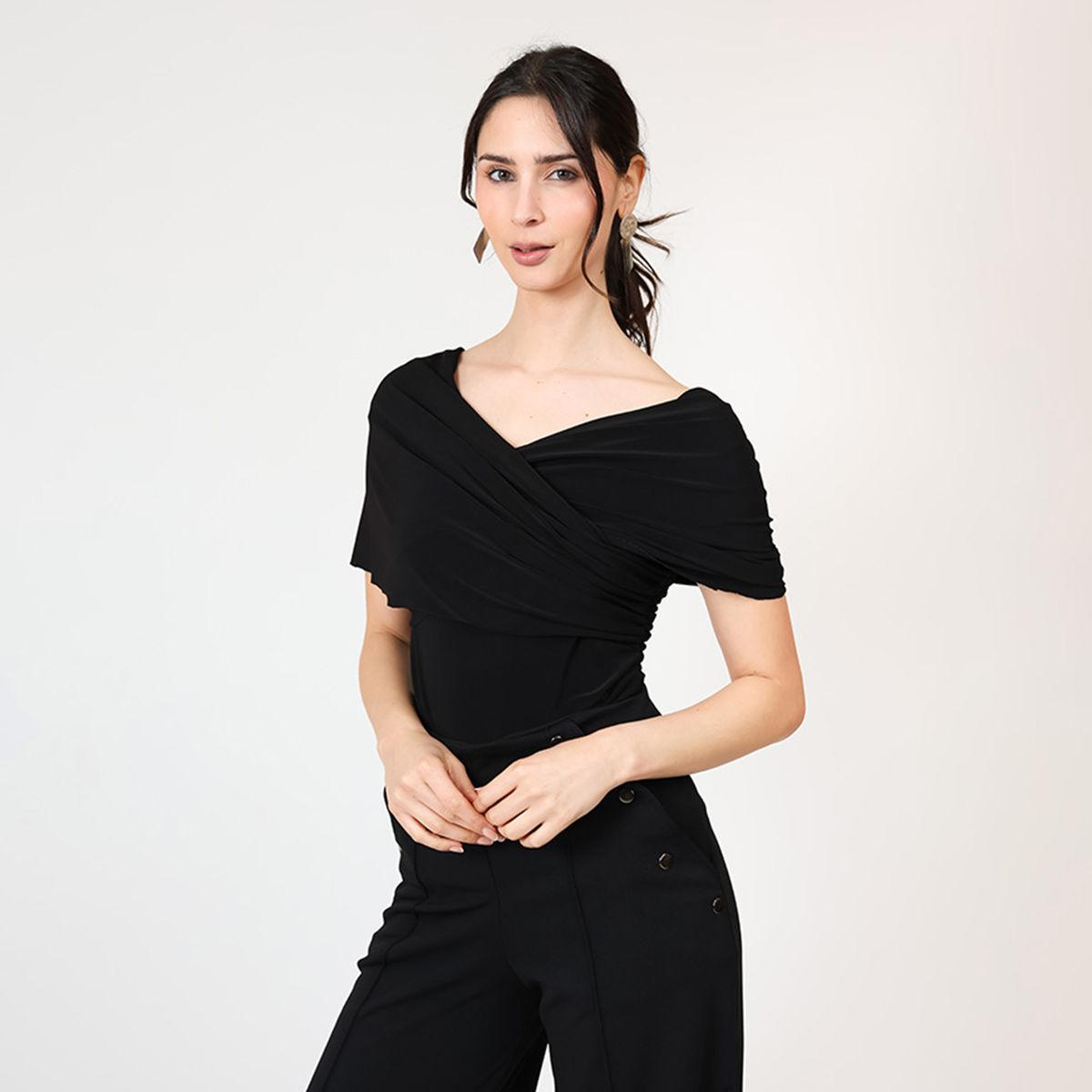 NATALIA SEGUEL - Polera Suri Negro Manga Corta  Natalia Seguel