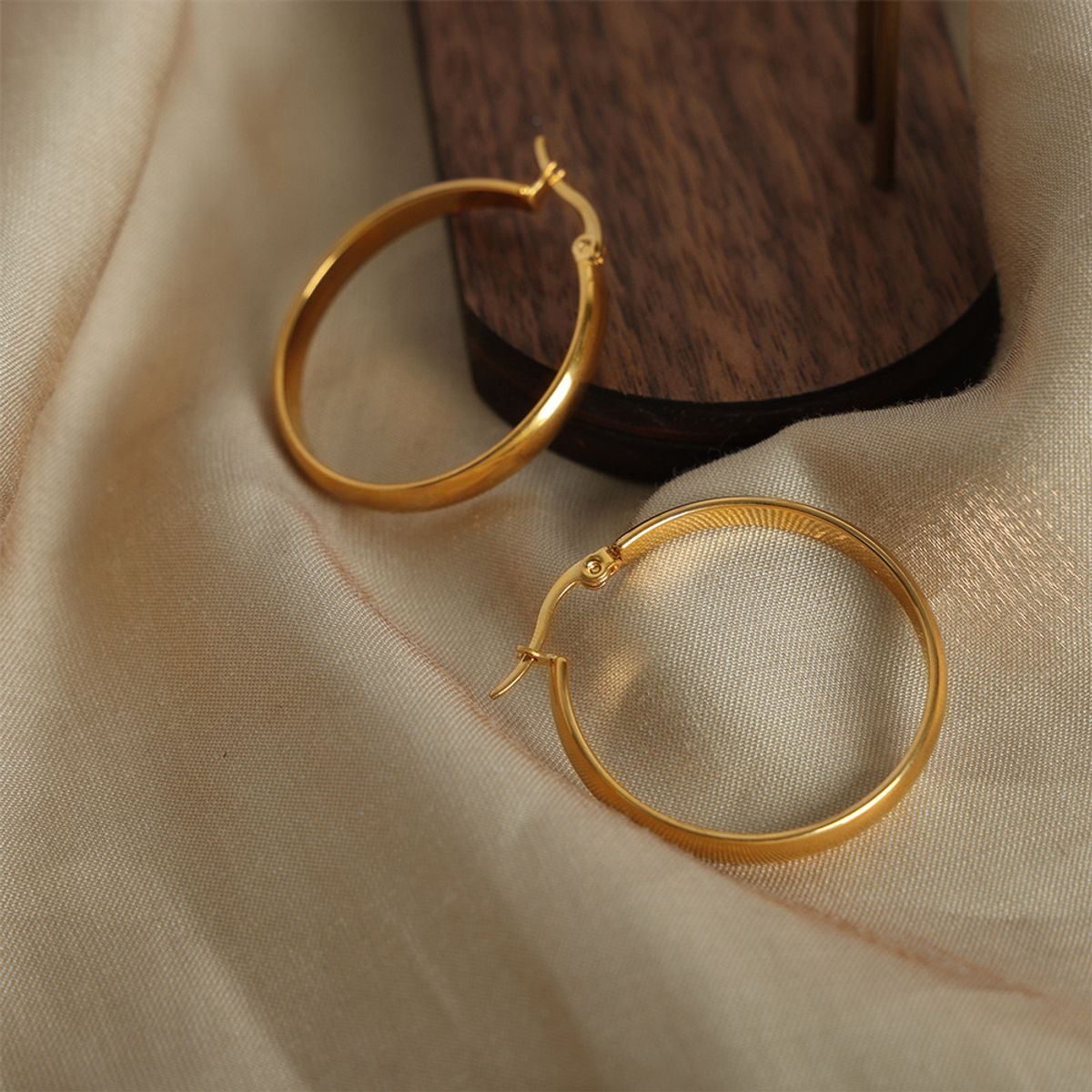 LUX JOYAS - Aros Baño Oro Amarillo 18k Argollas Inglés