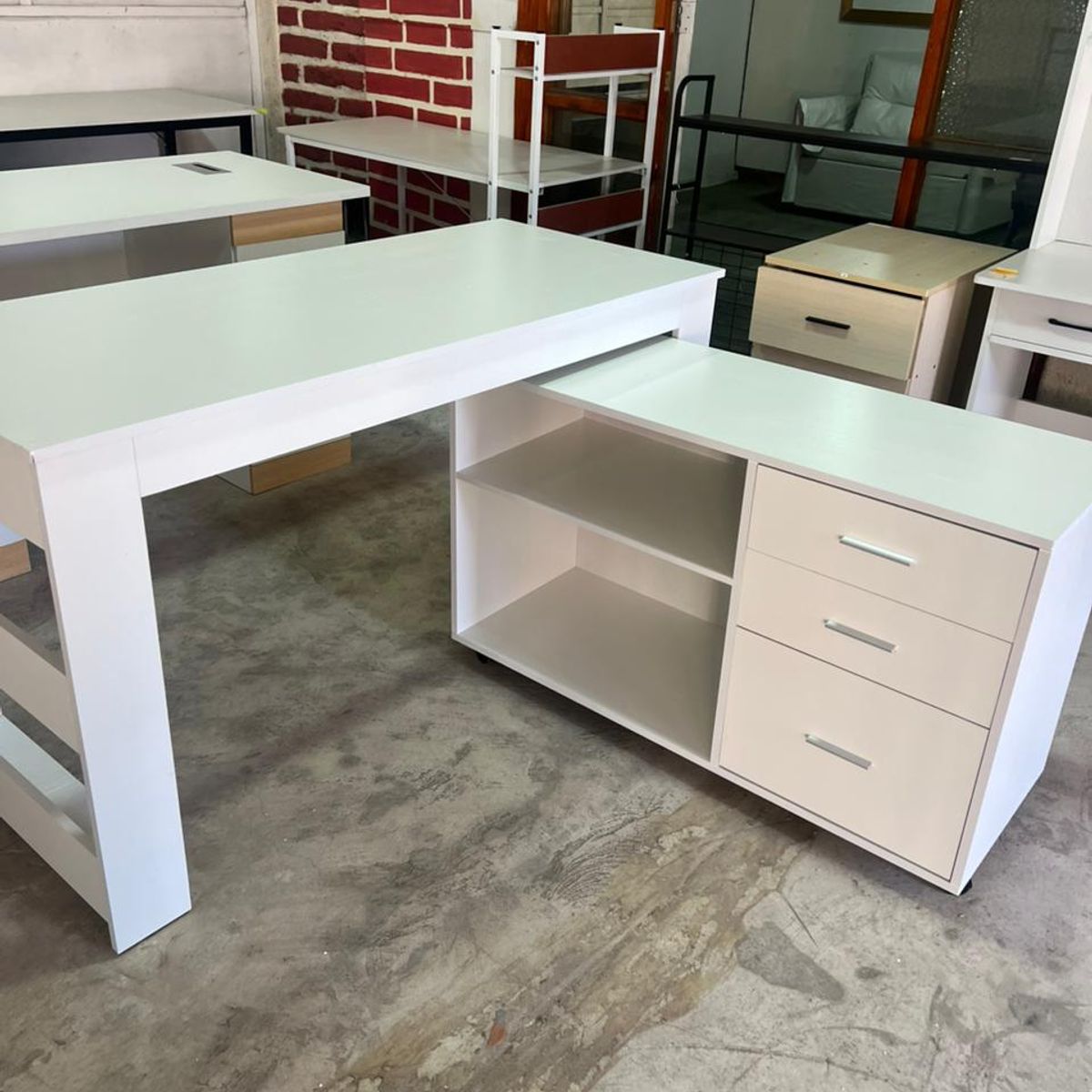 GENERICO - Escritorio con cajonera CON RUEDAS movible