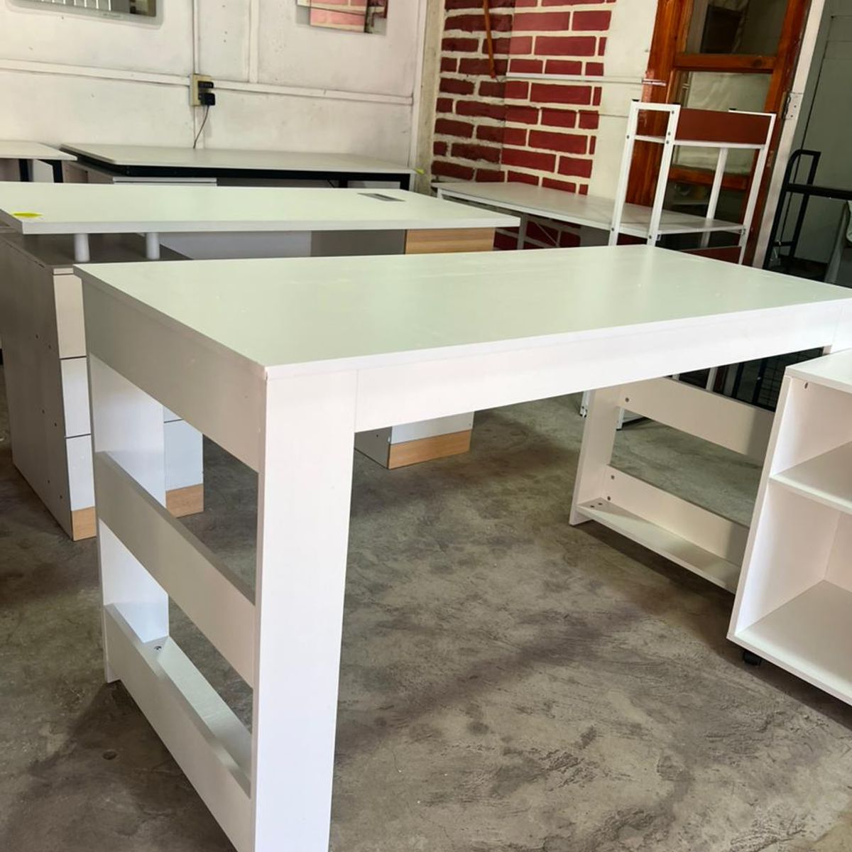 GENERICO - Escritorio con cajonera CON RUEDAS movible