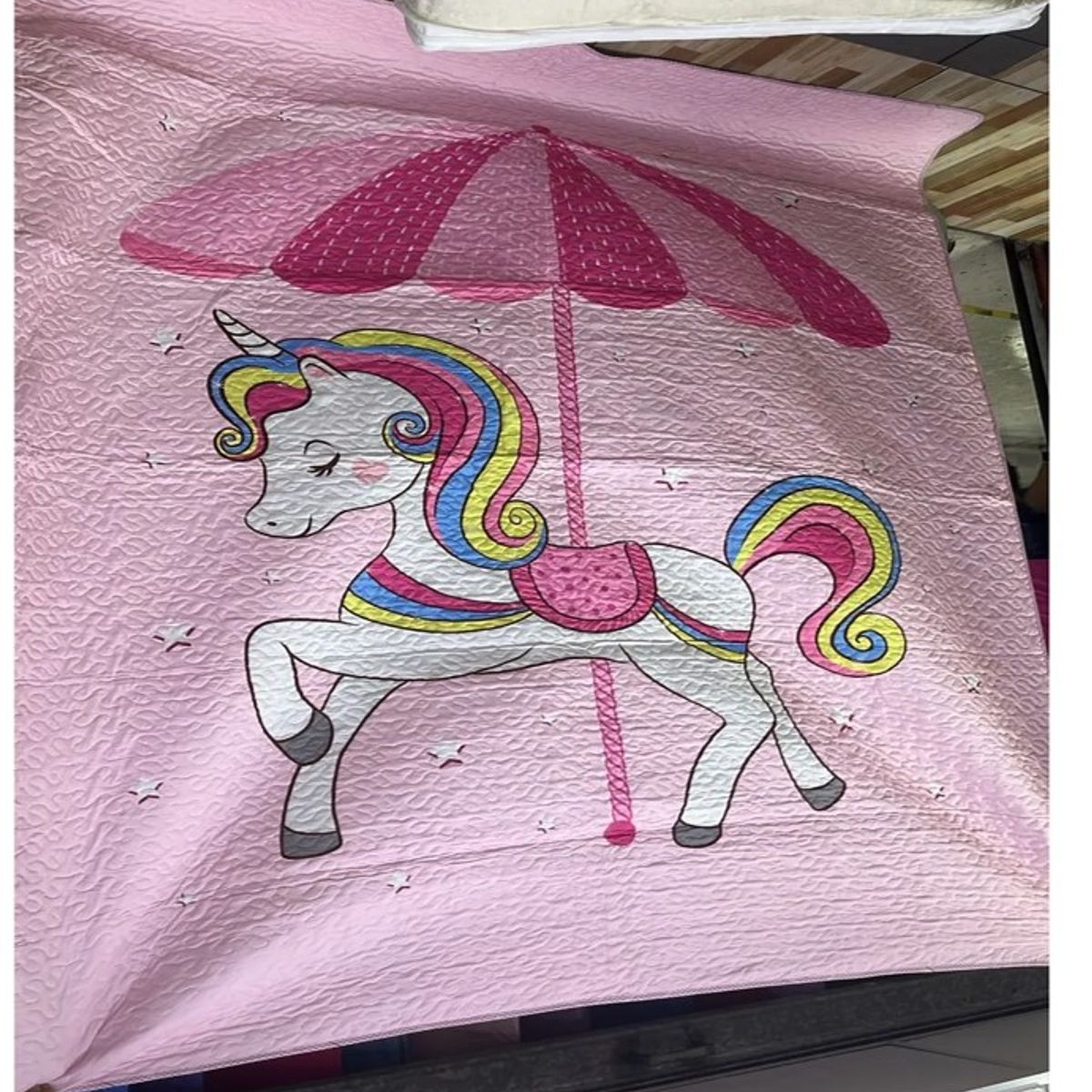GENERICO - CUBRECAMA QUILT DE VERANO DELGADO DISEÑO INFANTIL UNICORNIO 1.5 PLAZA_.