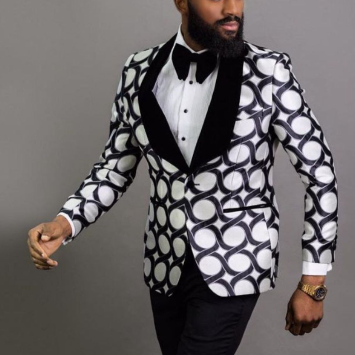 XPRESS RECHARGE - Esmoquin Moderno Blanco y Negro