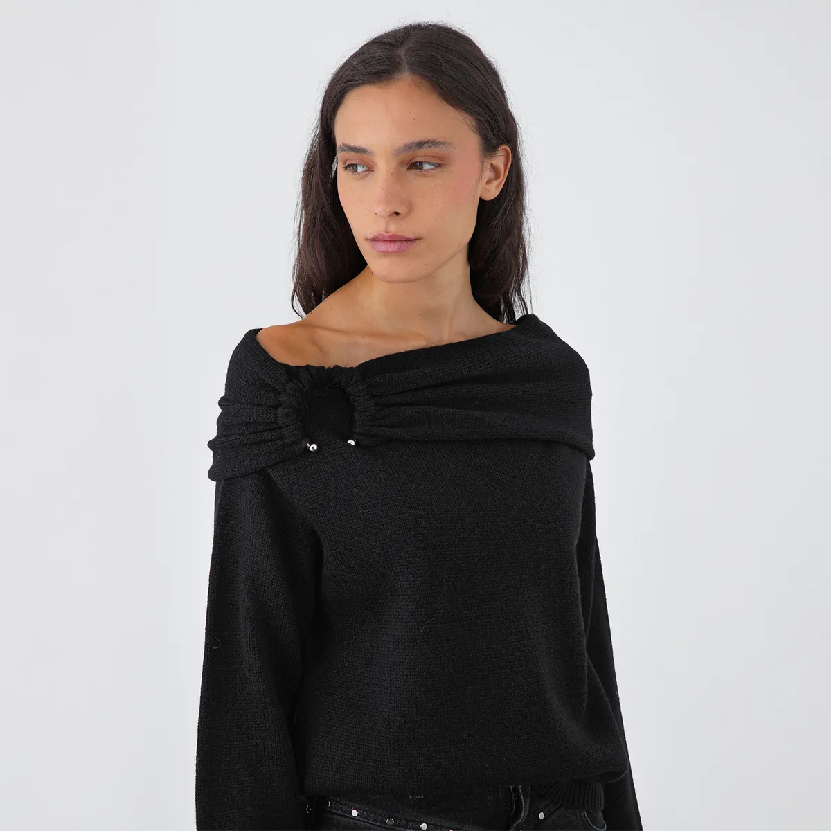 RAINDOOR - Sweater Hombro Drapeado Negro Mujer Raindoor