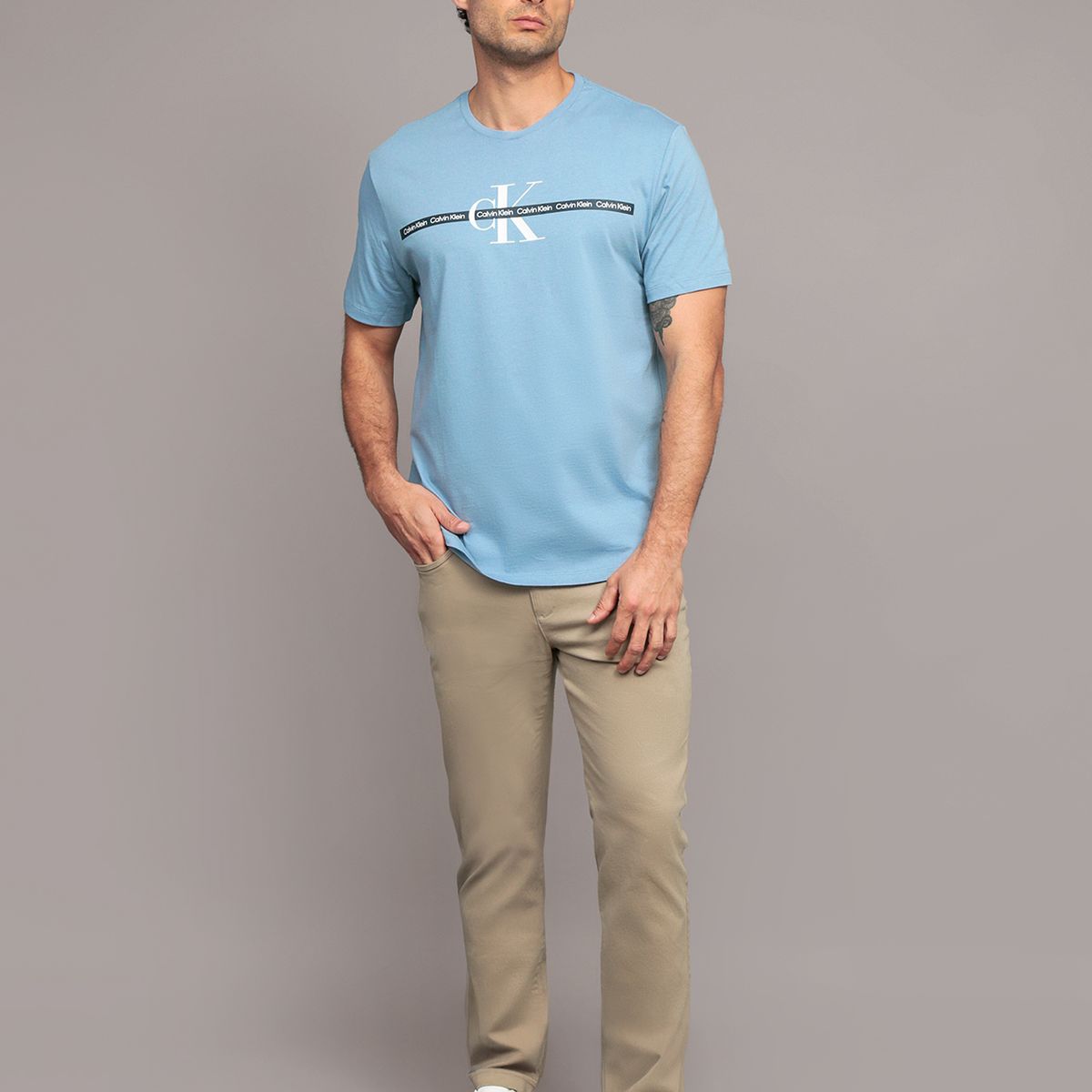 CALVIN KLEIN - Polera manga corta con cinta repetitiva Celeste Calvin Klein