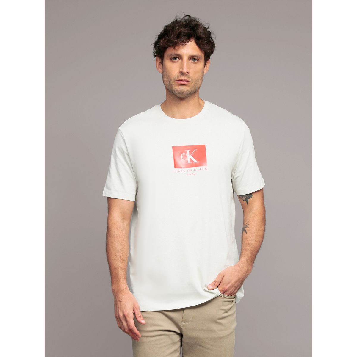 CALVIN KLEIN - Polera con monograma en caja Beige Calvin Klein