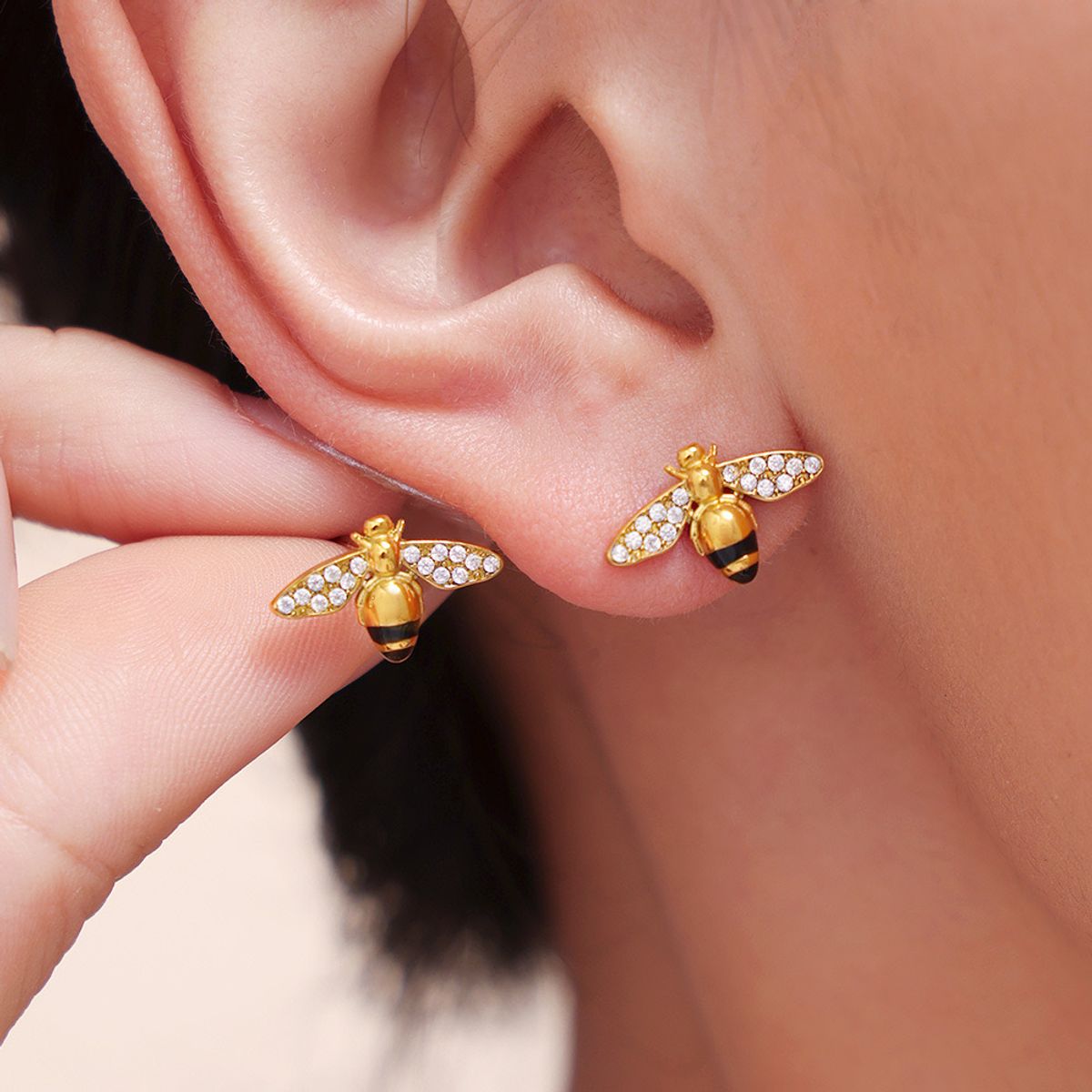 LUX JOYAS - Aros Baño Oro Amarillo 18k Abeja Brillitos