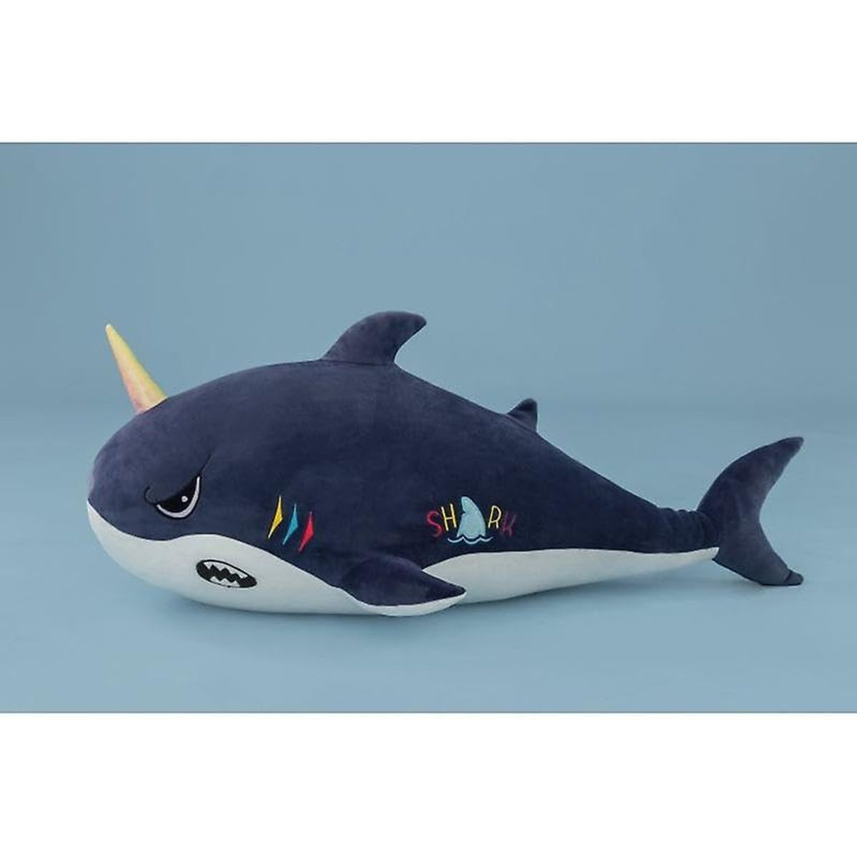 DIANA - PELUCHE 3 EN 1 CON DISEÑO TIBURON 45CM INCLUYE MANTA