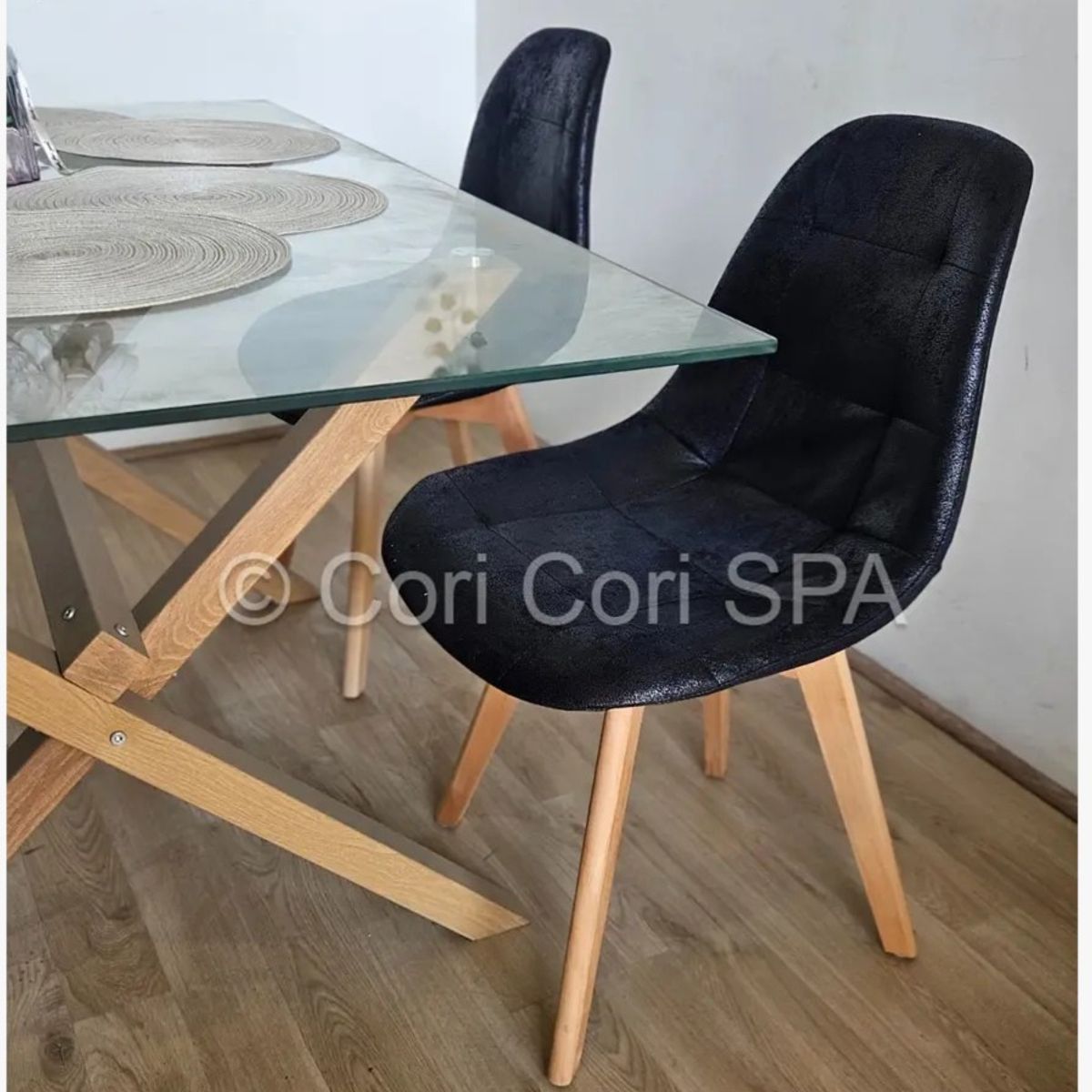 CORI CORI - Comedor Medlock 140x90cm + 4 Sillas Capitonne Ecocuero Vintage