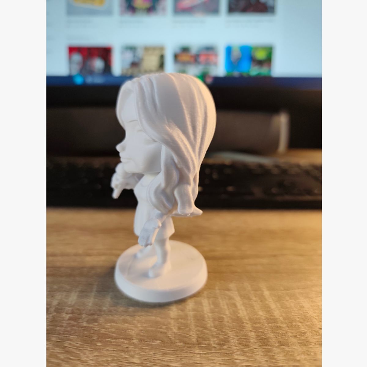 GENERICO - Figura de Sabrina Carpenter Chibi