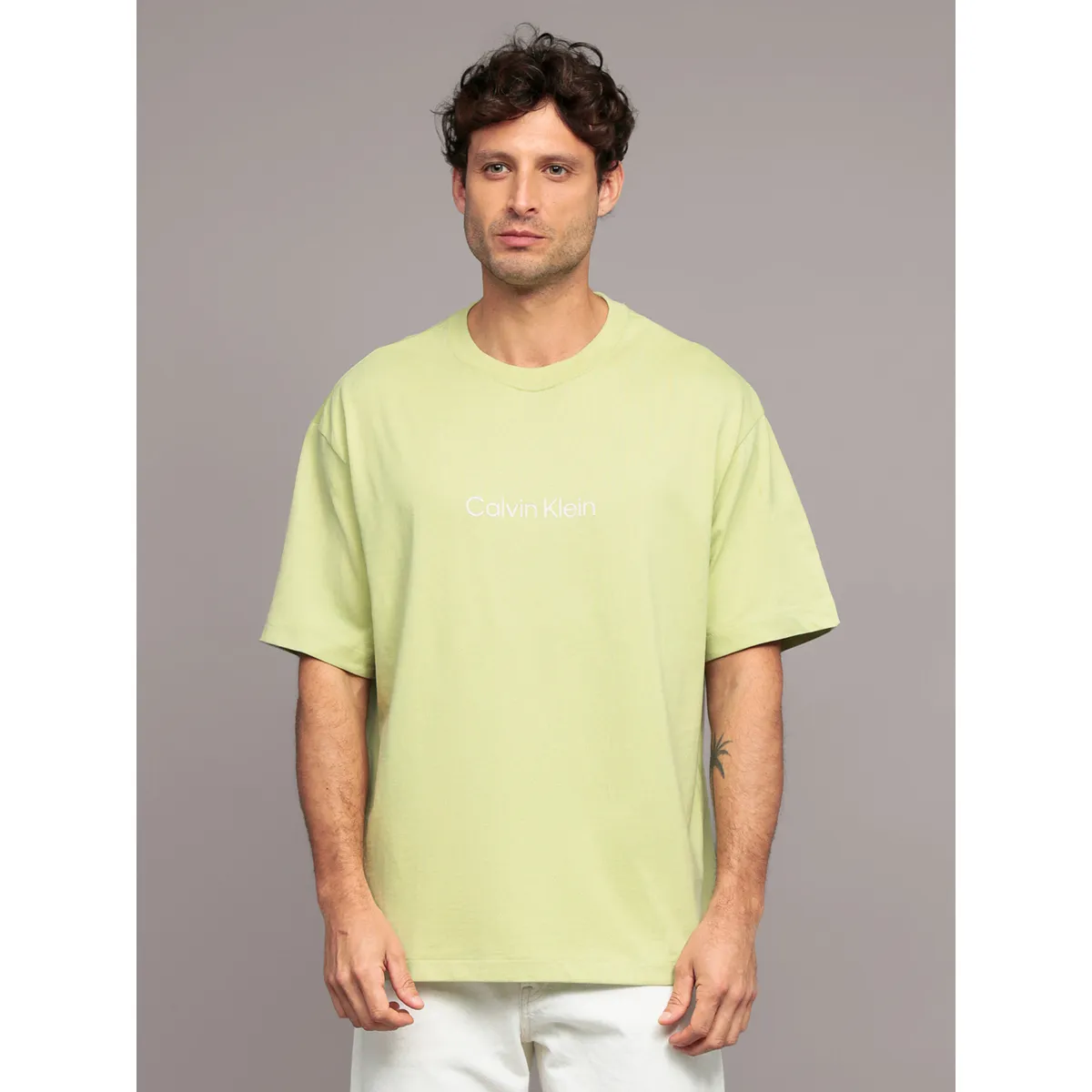 CALVIN KLEIN - Polera Relaxed con Logo Verde Calvin Klein