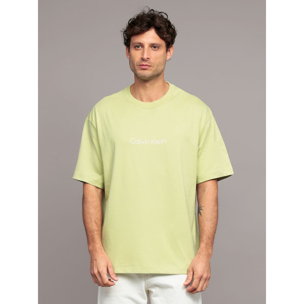 CALVIN KLEIN - Polera Relaxed con Logo Verde Calvin Klein