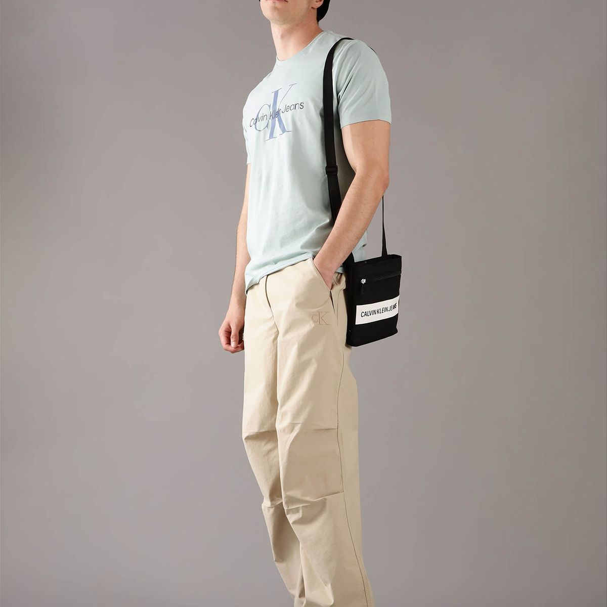 CALVIN KLEIN - Polera Monogram Crew Verde Calvin Klein