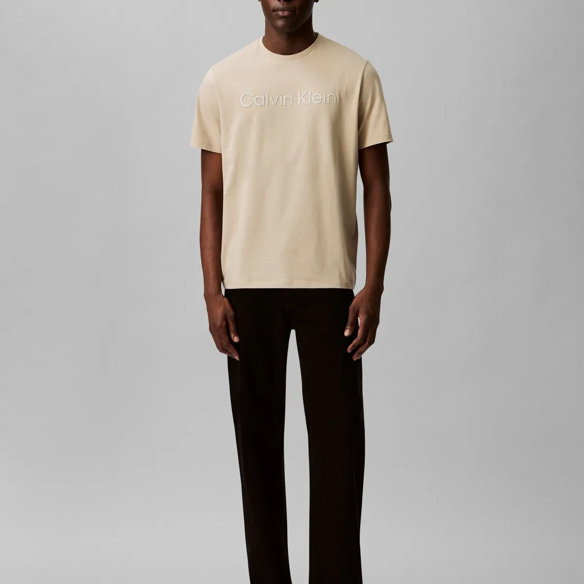 CALVIN KLEIN - Polera con Logotipo Tonal Beige Calvin Klein