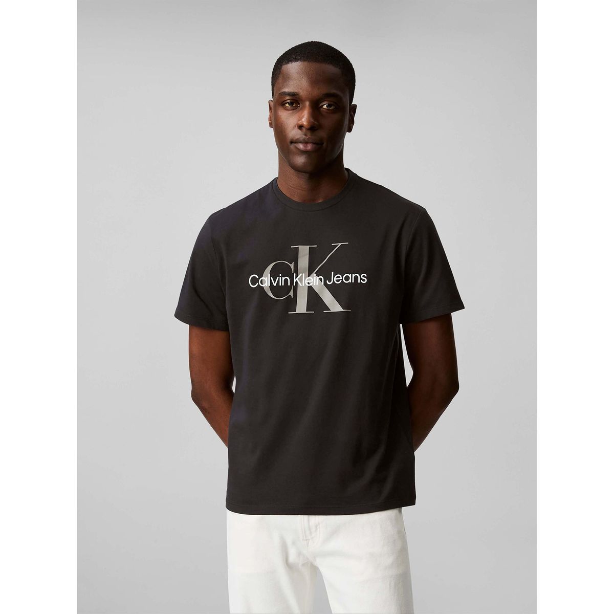 CALVIN KLEIN - Polera Monogram Crew Negro Calvin Klein