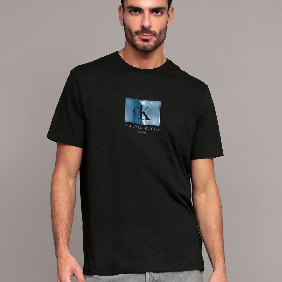 CALVIN KLEIN - Polera Box Monologo Graphic Negro Calvin Klein