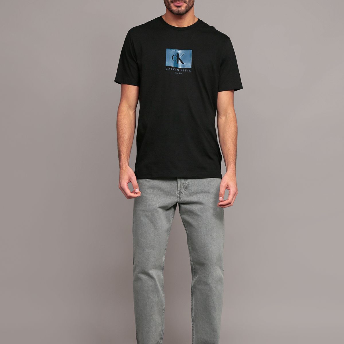 CALVIN KLEIN - Polera Box Monologo Graphic Negro Calvin Klein