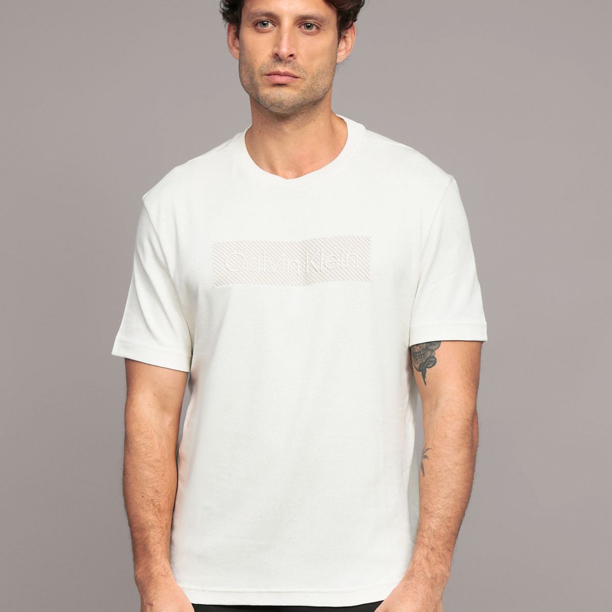 CALVIN KLEIN - Polera con Bordado Texturizado Blanco Calvin Klein