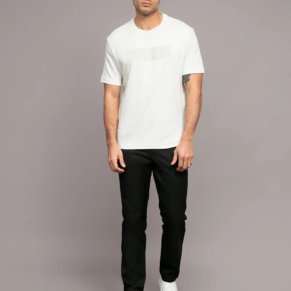 CALVIN KLEIN - Polera con Bordado Texturizado Blanco Calvin Klein